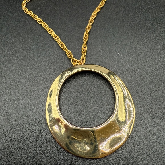 Chic Gold-Tone Textured Circle Pendant Necklace - Picture 10 of 11